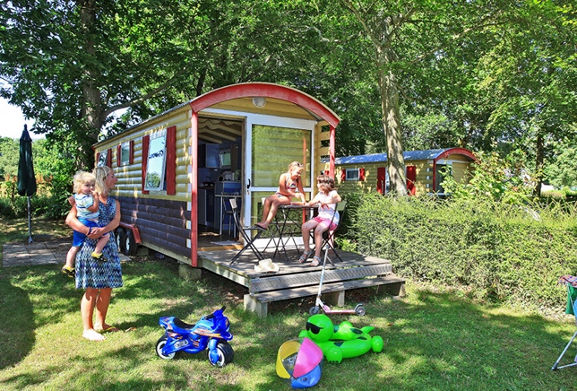 un séjour en roulotte au château Galinée pour des vacances inoubliables