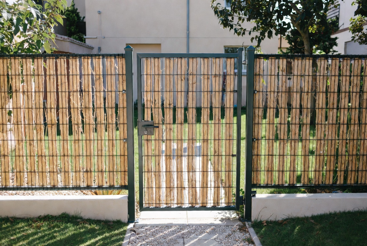 Portillon jardin – ventail battant – entrée pour clôture grillage rigide