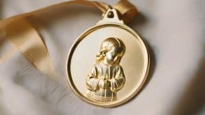 médaille de baptême pour garçon en or