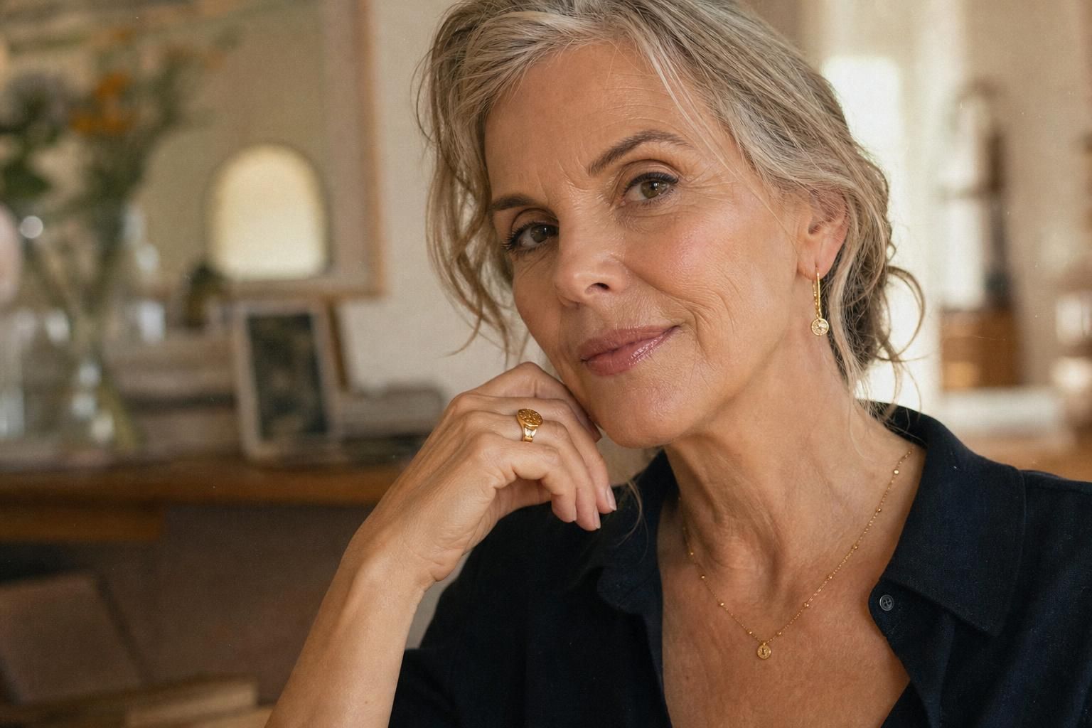 découvrez des conseils élégants et adaptés pour porter vos bijoux avec style et confiance à 61 ans, en sublimant votre allure tout en respectant votre âge.