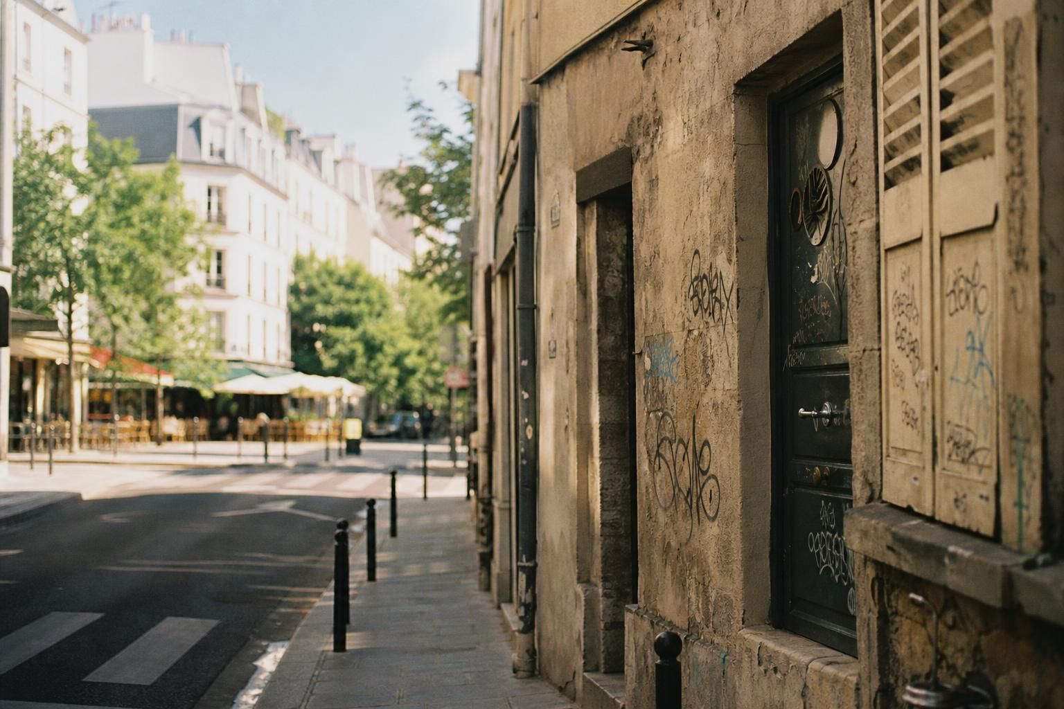 découvrez quels quartiers éviter à paris, avec une liste complète et des alternatives recommandées pour un séjour agréable et sécurisé dans la capitale française.