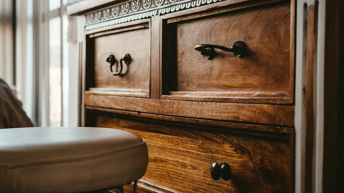 relooking meuble en bois — Relooking meuble en bois : du simple nettoyage à la peinture